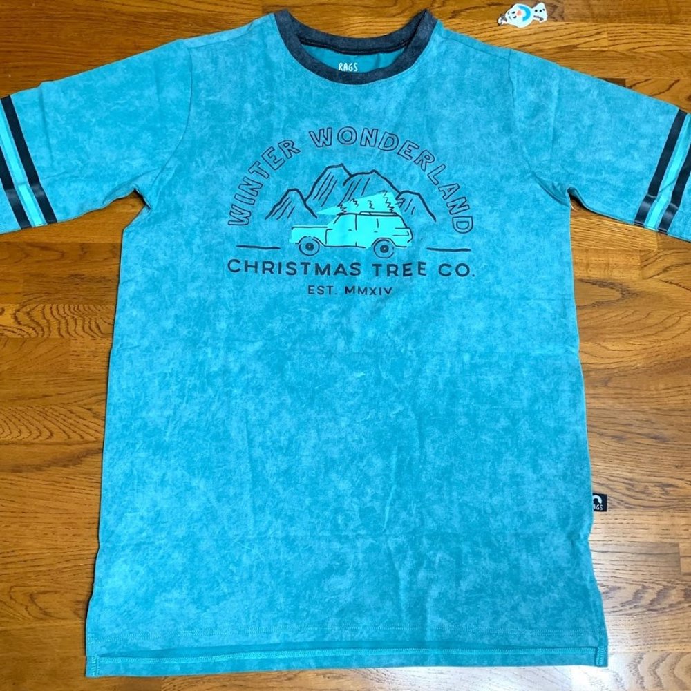 9/10 NWT Rags to Raches Christmas shirt